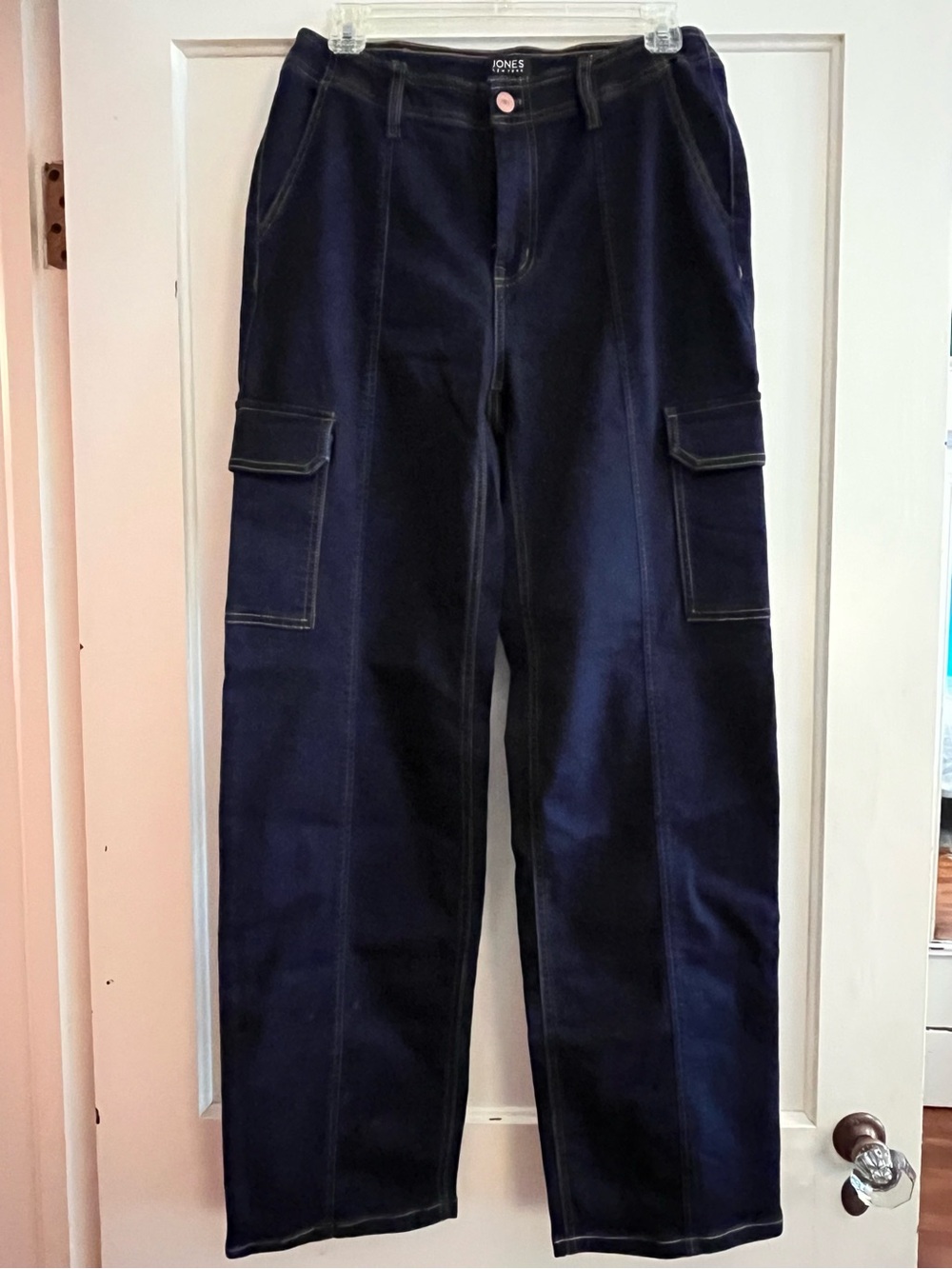 Jones New York Dark Blue Wash Cargo Jeans 6 Pocket Design NWOT - Picture 2 of 10